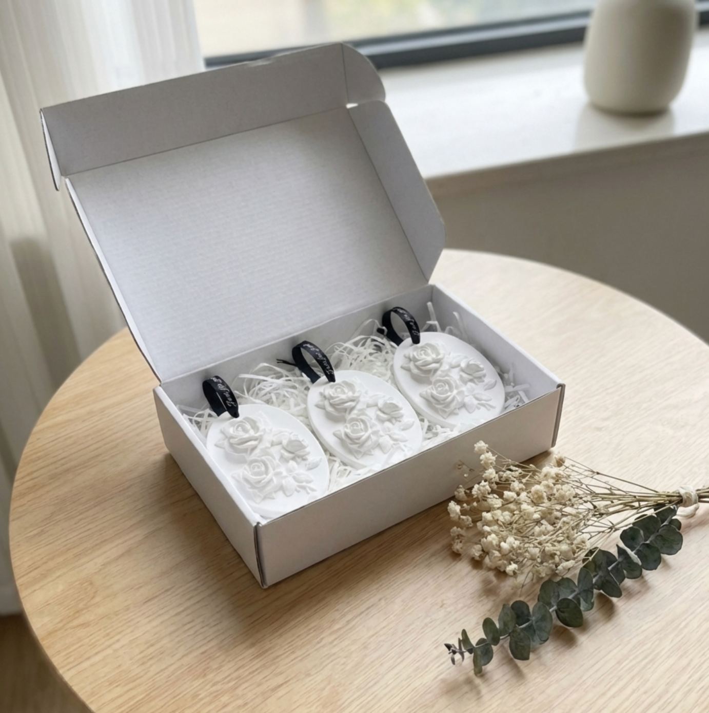 Coffret de 3 suspensions parfumables en plâtre – Roses